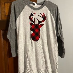 3/4 length sleeve! Christmas theme